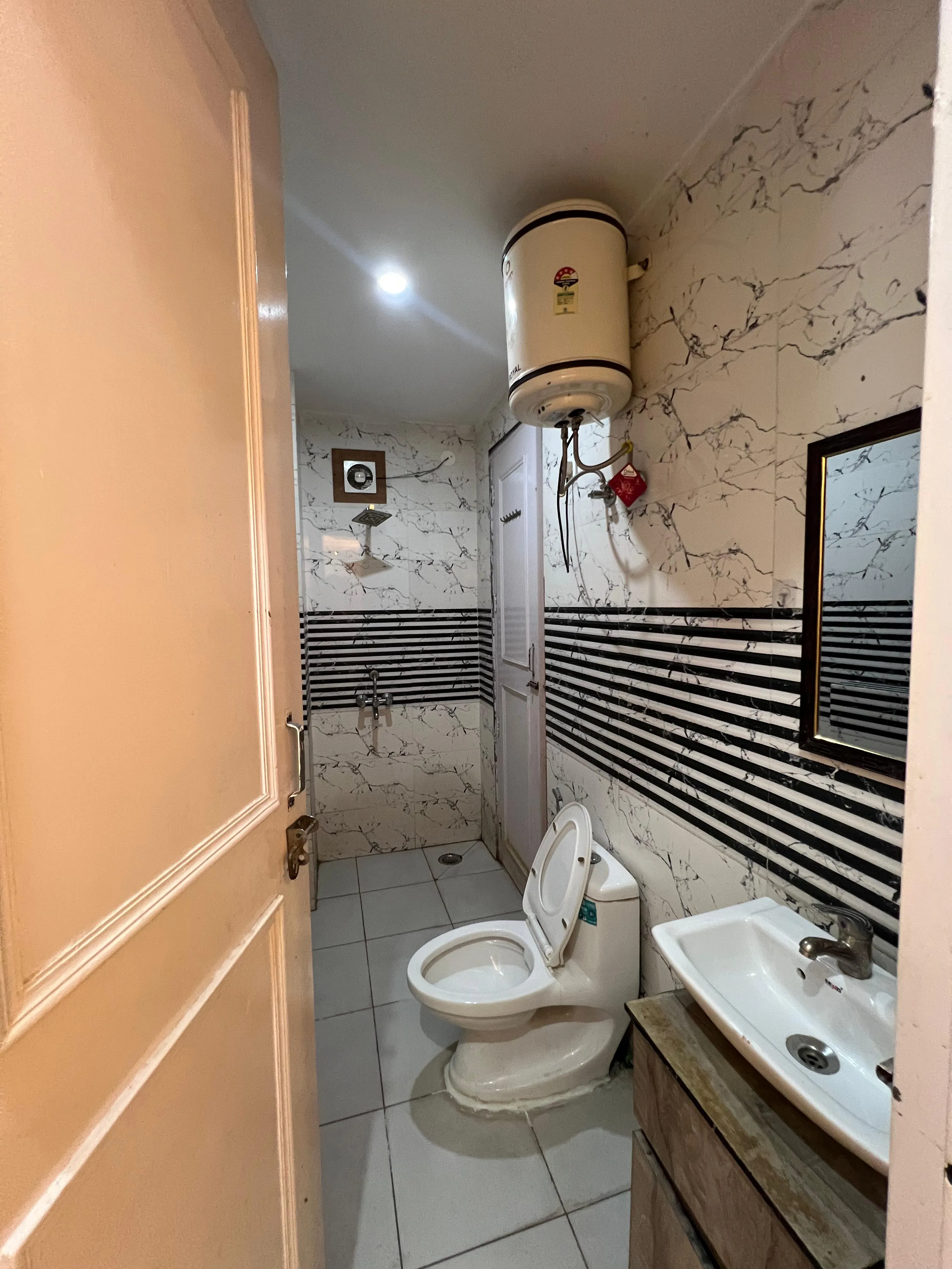 🏡 2BHK Fully Furnished Builder Floor for Rent | DLF Phase 3, Gurgaon